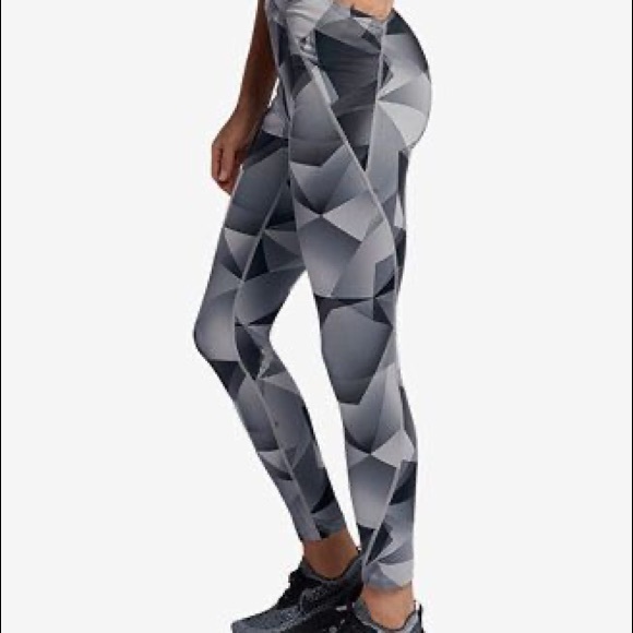 Nike Pants - BNWT Nike Speed 7/8 Leggings